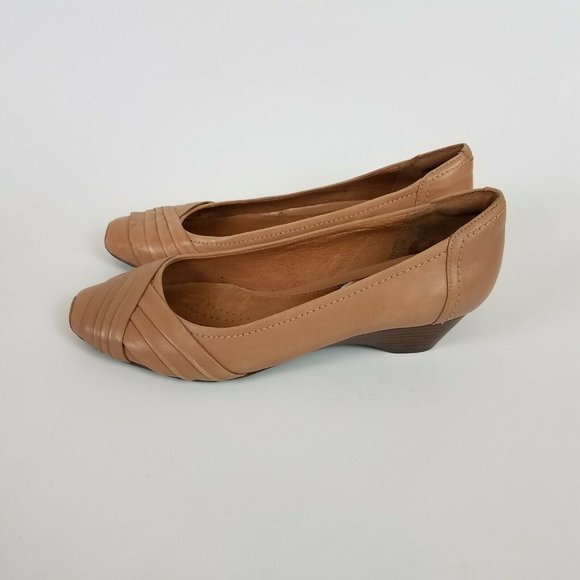 Clarks Shoes - Clarks Artisan Ryla King Tan/Nude Wedge Pumps